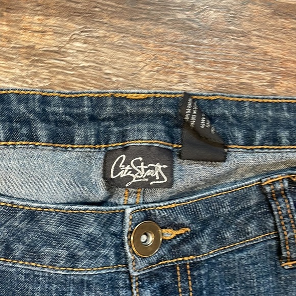 Jeans - Picture 2 of 4